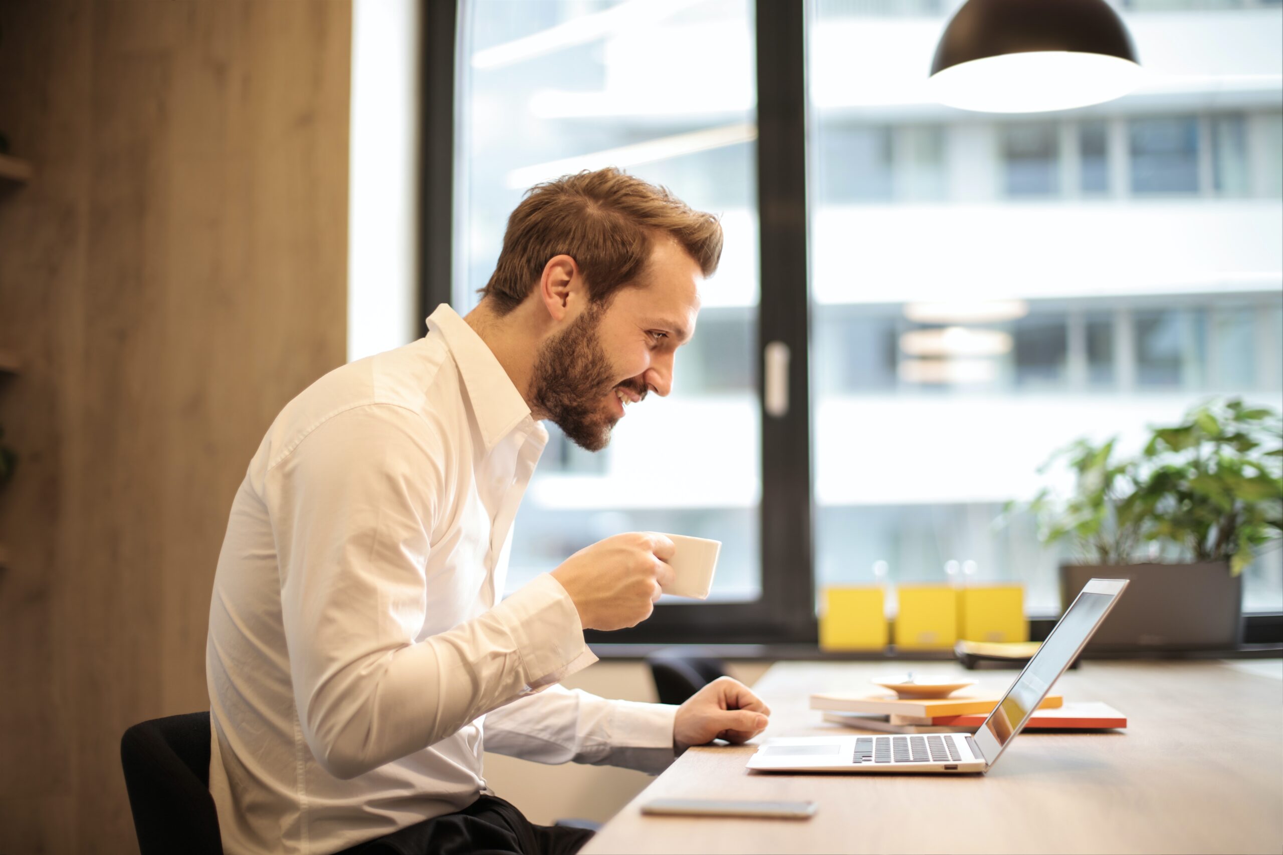 13 Ways to Beat Distractions and Stay Focused at Work
