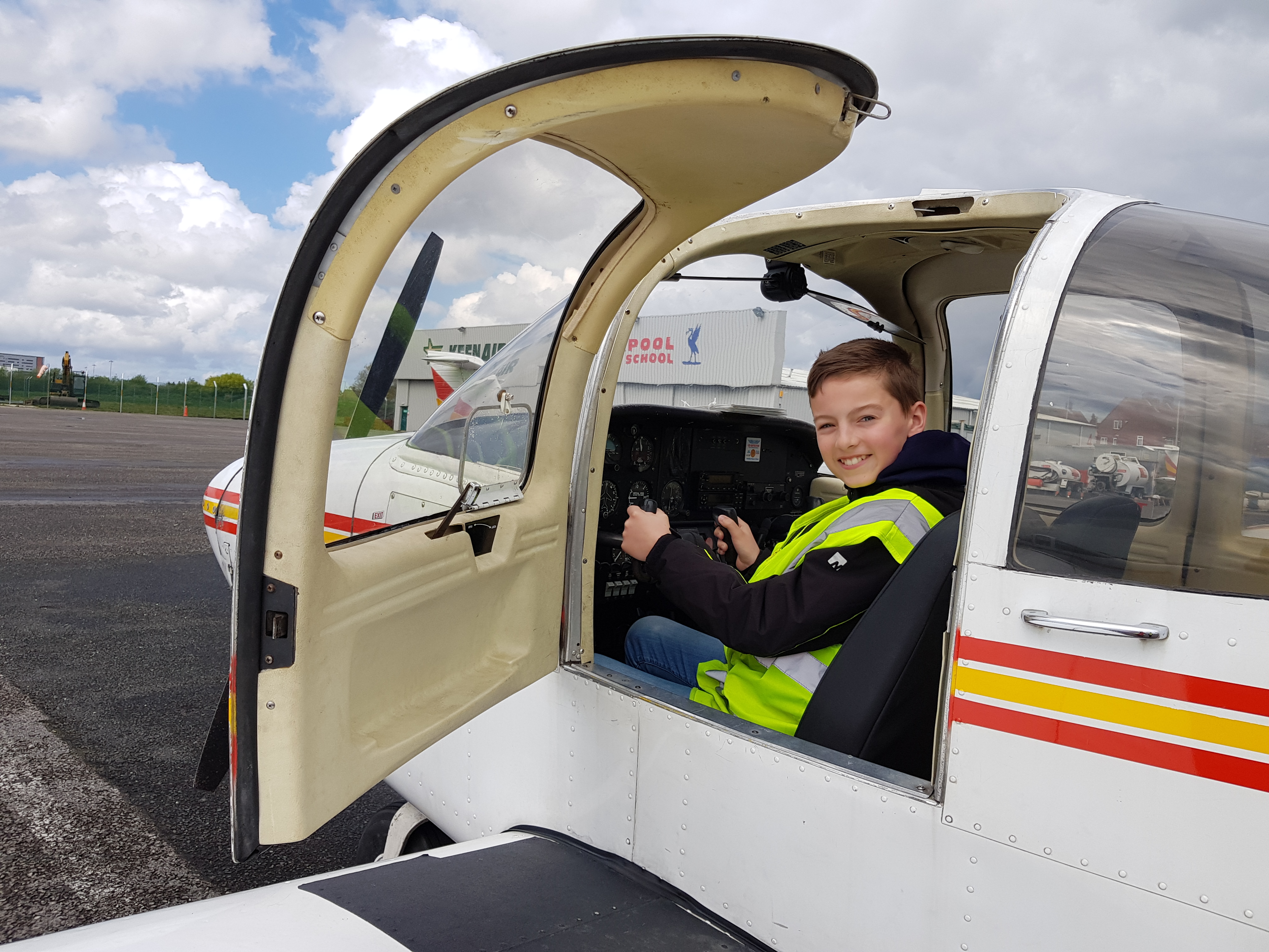 Flight Simulator - real planes on site