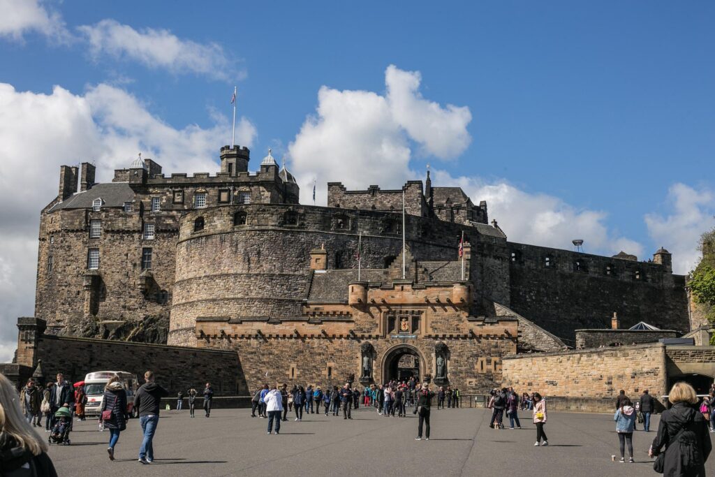 Edinburgh castle for weekend trips